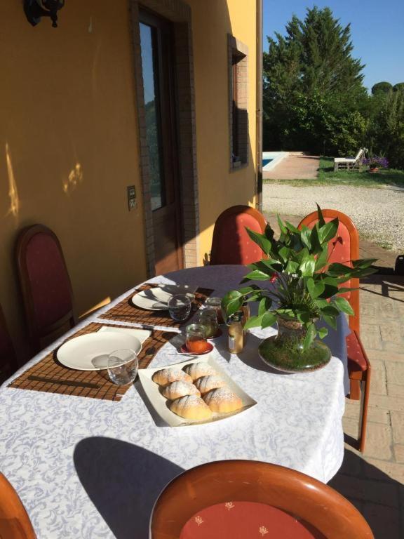 ファブロ Il Casale Di Lavinia Bed & Breakfast エクステリア 写真